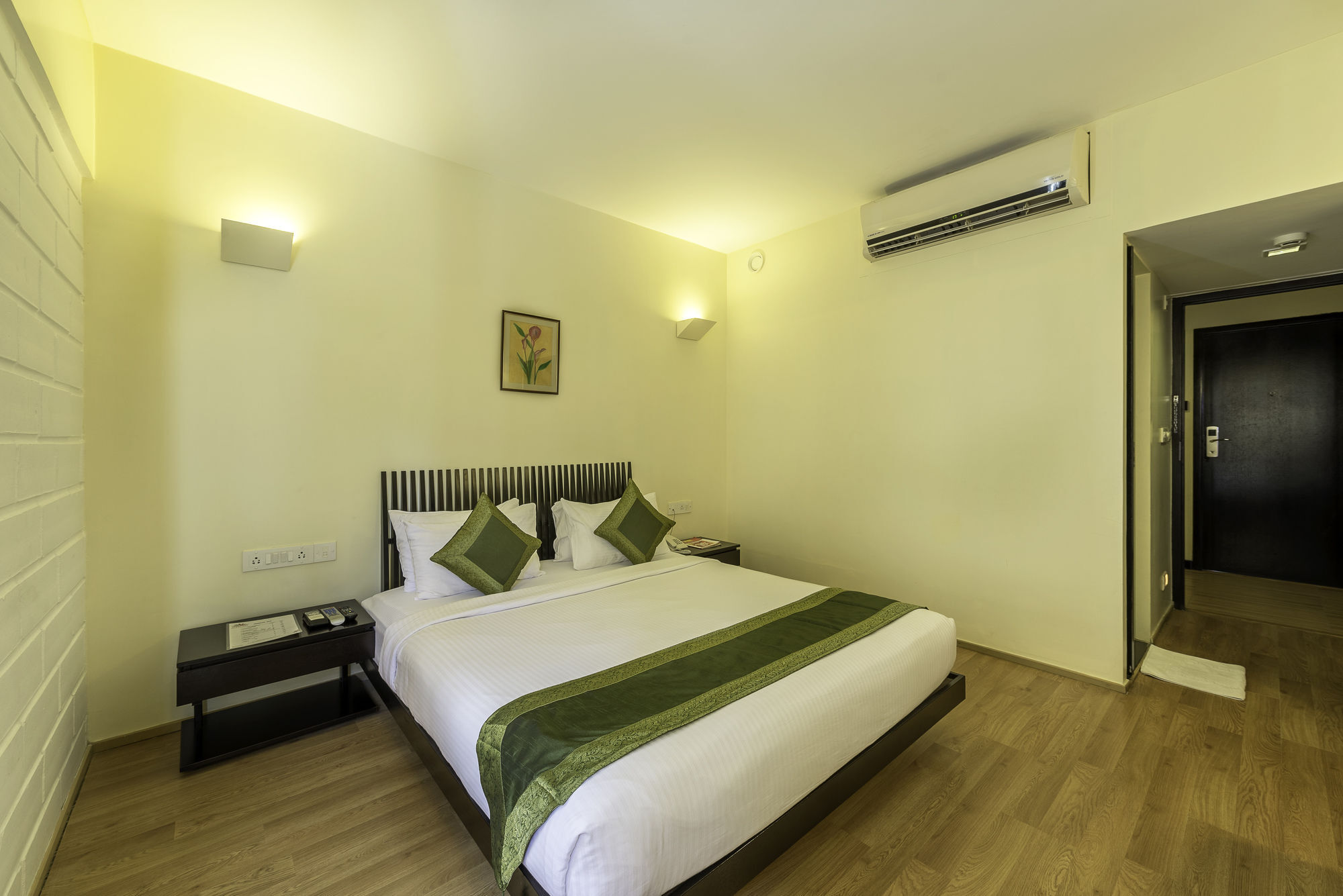 Treebo Trend Spektrum Suites ไมซอร์ ภายนอก รูปภาพ